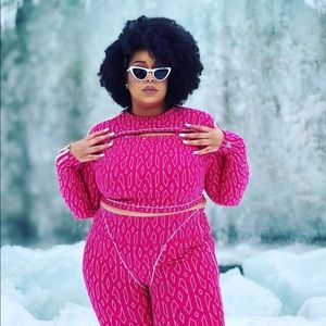 🐝Ivy park snap monogram top plus size